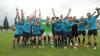 Jubel über den Turniersieg beim FSV Esselbach-Steinmark: (vorne von links) Frank Bürger, Alex Köhler, Hannes Roth, Dominik Braun, Thomas Helbling, (hinten von links) Spielertrainer Zajo Desic (verdeckt), Konstantin Boger, Mehmed Salilovic, Michael Seubert, Luca D'Adamo, Philipp Schlling, Markus Teubert und Makusut Azizi.