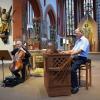 Mit „Barock-Cello und Orgel” war das zweite Konzert der Reihe „Karlstadter Orgel Sommer 2018” überschrieben. Der Cello-Virtuose Ludwig Frankmar und Regionalkantor Bernhard Seelbach an der Truhenorgel zeigten im Dialog und Zusammenspiel Klangsphären barocker Musik auf beiden Instrumenten auf.
