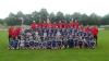 Das komplette Aufgebot: 80 Kinder und Jugendliche waren im Fußballcamp des FC Gerolzhofen (im Bild zusammen mit Verantwortlichen des Vereins und seiner Jugendabteilung).