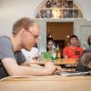 Max Muthig präsentierte beim Würzburger Indie Outpost das Spiel "Tower Duel". Bei dem Treffen tauschten sich die Teilnehmer über die Entwicklung von Indie-Games aus. Foto: Patty Varasano