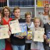 Gut gerechnet: Im Bild (von links): Miriam Werner, Oberstudiendirektorin Martina Schlegl, Jannis Gagalick,  Michael Stolz, Antonia Geier, Studienrätin Esther Huber und Nicolo Englert.