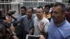 Der US-Pastor Andrew Brunson (Mitte, im hellen Shirt) wird seit anderthalb Jahren in der Türkei festgehalten. Das Foto zeigt ihn bei der Eskortierung in den Hausarrest.