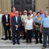 Klassentreffen in Wiesentheid (hinten von links): Ludwig Albert, Werner Beuerlein, Dietmar Scholz, Irene Rückel, Karl-Heinz Brodocz, Karl Meyer, Gerhard Schott, Oskar Freund und Manfred Heining; vorne von links: Werner Gerig, Thea Feth, Marianne Schmitt und Gerd Hufnagel.