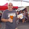Bei Bier und Fisch lässt es sich gut aushalten. Wolfgang Götz aus dem Nachbardorf Dipbach ist beim Fischfest in Oberpleichfeld Stammgast. Foto: Irene Konrad Bei Bier und Fisch lässt es sich gut aushalten. Wolfgang Götz aus dem Nachbardorf Dipbach ist beim Fischfest in Oberpleichfeld Stammgast. Foto: Irene Konrad