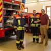 Um die Einsatzbereitschaft der Feuerwehr auch tagsüber langfristig sicherzustellen, haben die beiden Bauhofmitarbeiter Christian Groß (links) und Alexander Geißler (Bildmitte), die Maschinistenausbildung erfolgreich abgelegt. Foto: Ralf Kuhn