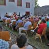 Die beiden Gitarristen Armin Ruppel (links) und Oliver Thedieck zogen bei ihrem "Acoustic Rendezvous" mit dem "Latin flair" traumhafter Melodien und groovender Rhythmen über 80 Zuhörer zum Auftakt der Veitshöchheimer Sommerkonzerte im Synagogenhof in ihren Bann. Motiv 2 Foto: Dieter Gürz Die beiden Gitarristen Armin Ruppel (links) und Oliver Thedieck zogen bei ihrem "Acoustic Rendezvous" mit dem "Latin flair" traumhafter Melodien und groovender Rhythmen über 80 Zuhörer zum Auftakt der Veitshöchheimer Sommerkonzerte im Synagogenhof in ihren Bann. Motiv 2 Foto: Dieter Gürz
