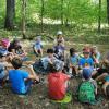 Aufmerksam hörten die Kinder der Geschichte vom Waldschrat Geum zu.