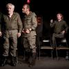 Darf ein Deutscher überhaupt einen Nazi spielen? Hans Hirschmüller, Christian Buse und Stefan Wilhelmi (von links) als wartende Schauspieler in Franziska Walsers Stück „Ein bisschen Ruhe vor dem Sturm”.