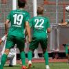 Der Schweinfurter Ausgleich: Matthias Strohmaier (rechts) trifft per Kopf, FCA-Torwart Flemming Niemann sowie die 05er Steffen Krautschneider (19) und Florian Pieper (22) schauen zu.