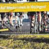 BR Radltour: Mit diesem Plakat sind die 1100 Radfahrer am Freitag, 3. August, aus Kitzingen verabschiedet worden. Jetzt stehen die Kosten für den Stopp der Tour in Kitzingen fest.