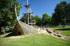 Das Piratenschiff mit Wasserspielplatz kommt bei den Kindern gut an. Foto: Daniel Peter