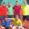 (swt)   Große Freude bei der Tennis-Abteilung des TSV Schwebheim: Die Herrenmannschaft holte nun zum zweiten Mal in Folge die Meisterschaft. Nun steigt das durch Kützberger verstärkte Team von der Kreisklasse 2 in die Kreisklasse 1 auf. Am Erfolg beteiligt waren (hinten von links): Jan Hensel, Andreas Walter, Simon Schlenz, Pascal Mauder sowie vorne Stefan Rehlein und Noah Schlenz. Es fehlen: Sascha Merz, Fabian Götz, Daniel Seifert, Daniel Callies und Jack Woloch.