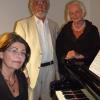 Kommen in die ehemalige Synagoge Arnstein: Antje und Martin Schneider sowie Angela Stoll am Klavier.