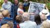 Bürgermeisterin Anita Feuerbach zeigt die Gemarkungsgrenzen von Zell a. Main und der Zellerau Foto: Sabine Pichler, Markt Zell a. Main Bürgermeisterin Anita Feuerbach zeigt die Gemarkungsgrenzen von Zell a. Main und der Zellerau Foto: Sabine Pichler, Markt Zell a. Main