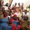 Sind inzwischen Freundinnen: Die Witwen, die der Verein "People of Africa" in Mwanza unterstützt. In ihrer Mitte die Vorsitzende des Vereins: Stefanie Beck.