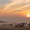 Sonnenaufgang in der Hohen Rhön – in dieser Saison konnten viele Wanderer dieses Naturschauspiel zwischen Schornhecke und Thüringer Hütte genießen.