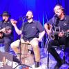 Das Publikum war restlos begeistert von der Unplugged-Musicnight am Samstagabend im voll besetzten Steinfelder Pfarrheim. - Hier das Trio Three 4 fun.