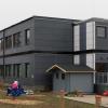 Die Johanniter-Kindertagesstätte Kinderland in der Carl-Orff-Straße 7 im Würzburger Stadtteil Lengfeld wurde aus mobilen Einheiten errichtet, die nebeneinander und übereinander gebaut wurden.