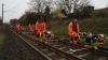 Seit einigen Tagen ruht zwar auf der Werntalbahnlinie der Zugverkehr, dafür wird zum Beispiel im Bereich Stetten tagsüber auf den Gleisen rege gearbeitet.