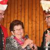 Höpper-Elfer-Gesellschaftspräsident Elmar Gimperlein (von links) freut sich mit Gerlinde Hauke, die von Norbert Schober mit der selten verliehenen Schembart-Figur geehrt wurde. Höpper-Elfer-Gesellschaftspräsident Elmar Gimperlein (von links) freut sich mit Gerlinde Hauke, die von Norbert Schober mit der selten verliehenen Schembart-Figur geehrt wurde.