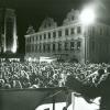 Eine eindrucksvolle Kulisse bot sich dem Redner beim Besuch des SPD-Parteivorsitzenden Willy Brandt im Oktober 1982 auf dem oberen Markt in Würzburg.