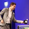 Zwei Vorlieben des Timo Boll: Bei der Fair-ist-mehr-Gala 2017 spielte der deutsche Vorzeigesportler gar mit einem Bocksbeutel Bälle über das Netz. Wenn er denn mal Alkohol trinkt, dann genehmigt er sich einen fränkischen Silvaner, verrät der Hesse.