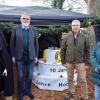 Eröffnung des Hobbykünstlermarkt mit von links Nachtwächter Peter Bosensiek, Bürgermeister Wieland Gsell, Thomas Schießer und Ulrike Döll (Leiterin der Bücherei).
