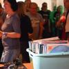 Plattenspieler und die LPs in einem Wäschekorb. Beim Heustreu Revival geht es bisweilen noch genauso lässig zu, wie in der legendären Disko "Titanic".