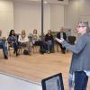 Referentin Charlotte Jäger bei ihrem Vortrag „Mit Herzblut helfen – ohne selbst auszubluten“.
