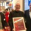 Strahlende Gesichter: (von links) Ulrich Wirths und Tom Cadera von Cadera Design und Bernd Weinig von der Vogel Communications Group.