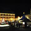 Zum ersten Mal zu sehen: Das neue Beleuchtungskonzept für den Marktplatz Bad Königshofen wurde schon teilweise umgesetzt und soll fortgesetzt werden: Die Lichterketten am Rathaus können ganzjährig bleiben, die Bögen in den Straßen müssen wieder abgebaut werden.