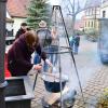 Auch eine Feuerzangenbowle wurde den Besuchern des Frickenhäuser Weihnachtsmarkts angeboten. Auch eine Feuerzangenbowle wurde den Besuchern des Frickenhäuser Weihnachtsmarkts angeboten.