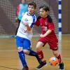 Der Aubstädter Tim Geis (rechts) siegte mit seiner Mannschaft bei der U-15-Vorrunde im Futsal mit 5:1 gegen die SG Salz (links Kilian Vogt). Als Tabellenzweiter der Gruppe B qualifizierte sich der TSV Aubstadt am Ende auch für das Endturnier der Kreismeisterschaft.