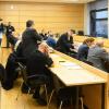 Einen heftigen Schlagabtausch lieferten sich die Anwälte der Hinterbliebenen im Erlabrunn-Prozess am fünften Verhandlungstag mit Verteidiger Martin Reitmaier (dritter von rechts). Im Verfahren geht es um den Unfalltod einer Fußgängerin. Das Foto stammt vom Prozessauftakt.