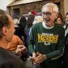 Der neue Gouverneur von Wisconsin, Tony Evers, begrüßt Anhänger.  Evers hatte den Republikaner Scott Walker besiegt. 