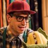 Audrey I ist blond, Audrey II eher grün: Adi Hrustemovic als Seymour in "Der kleine Horrorladen".