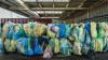 Das nennt man Upcycling: Verpackungsfolien werden bei ZF in Schweinfurt farblich sortiert zu Ballen gepresst und als Rohstoff für Kunststoffgranulat gewinnbringend an Warenbörsen gehandelt.