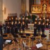 Aus ganz Deutschland waren die Sängerinnen angereist, um beim "Coro sostenuto" dabei zu sein. Sie zeigten damit vor allem die nach wie vor enge Verbundenheit zu "ihrer" Schule. Hier wurden der Grundstock für ihre berufliche Laufbahn gelegt. Die Leitung des Chores lang in den Händen von Christian Meyer Aus ganz Deutschland waren die Sängerinnen angereist, um beim "Coro sostenuto" dabei zu sein. Sie zeigten damit vor allem die nach wie vor enge Verbundenheit zu "ihrer" Schule. Hier wurden der Grundstock für ihre berufliche Laufbahn gelegt. Die Leitung des Chores lang in den Händen von Christian Meyer