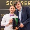 Vadim Koslow (links) bekam einen "Excellence Award", den ihm Hermann Scherer überreichte.