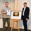 Matthias Endriß (links) gewann beim Wettbewerb "Pressefoto Bayern 2018" in der Kategorie "Kultur". Den Preis übergab Thomas Geiger. Matthias Endriß (links) gewann beim Wettbewerb "Pressefoto Bayern 2018" in der Kategorie "Kultur". Den Preis übergab Thomas Geiger.