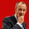 Wie geht es weiter für Friedrich Merz? CDU-Chefin Annegret Kramp-Karrenbauer und ihr unterlegener Herausforderer wollen sich demnächst treffen, um über die politische Zukunft zu reden.