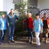 Frau Rottmann (Pfründerspital), Christoph Riegert (Bayerische Staatsforsten), Sanela Jonjic (Pfründerspital), Gabriele Rumpel (Pfründerspital) und Thomas Köhler (Bayerische Staatsforsten) bei der Übergabe des Weihnachtsbaums.