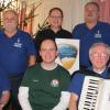 Eine Spende 2000 Euro ersangen die Wirtshaussänger „Blaue Jungs“ für das ambulante Kinderhospiz „Sternenzelt“. (Vorne von links) Franz Störger. Schützenmeister Christian Rücker (KKS Altfeld), Werner Eyrich. (Hinten von links) Walter Holzhäuser, Hermann Wagner, Familienhelfer Peter Pfeuffer (Kinderhospiz Sternenzelt), Josef Nachtmann und Heinz Matschiner.