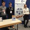 Auch beim Spiel der s.Oliver Baskets gegen Jena am Sonntag waren sie mit ihrem Info-Stand vor Ort und boten die Bändchen an. Das Foto zeigt fünf der sieben Studierenden, die sich zugunsten der Krebsforschung an der Julius-Maximilians-Universität Würzburg engagieren: (von links) Lena Schuler, Leon Tardy, Sebastian Reusch, Alina Möller und Alicia Napoli.