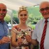 Paul Beinhofer mit Weinkönigin Klara Zehnder und dem Präsidenten des Fränkischen Weinbauverbands Artur Steinmann. Paul Beinhofer mit Weinkönigin Klara Zehnder und dem Präsidenten des Fränkischen Weinbauverbands Artur Steinmann.