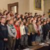 "Auf dem Weg nach Bethlehem" singt der Chor der Klassen 5 a und 5 b.
