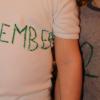 Das Türchen auf dem T-Shirt: Tyler und Samuel haben die Nummer 22 unseres Adventskalenders gestaltet.
