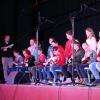 Die Klassen 5a und 6a sangen und spielten hawaiianische Weihnachtsgrüße mit ihren Ukulelen.