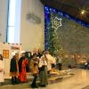 Kinder erzählten musikalisch von Weihnachten in der Pfarrkirche St. Josef bei einem modernen Krippenspiel.