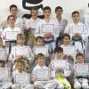 Diese Mitglieder des Taekwondo-Vereins Rhön-Grabfeld haben ihre Prüfung mit Erfolg abgelegt und freuen sich über ihre Urkunden und Gurte.